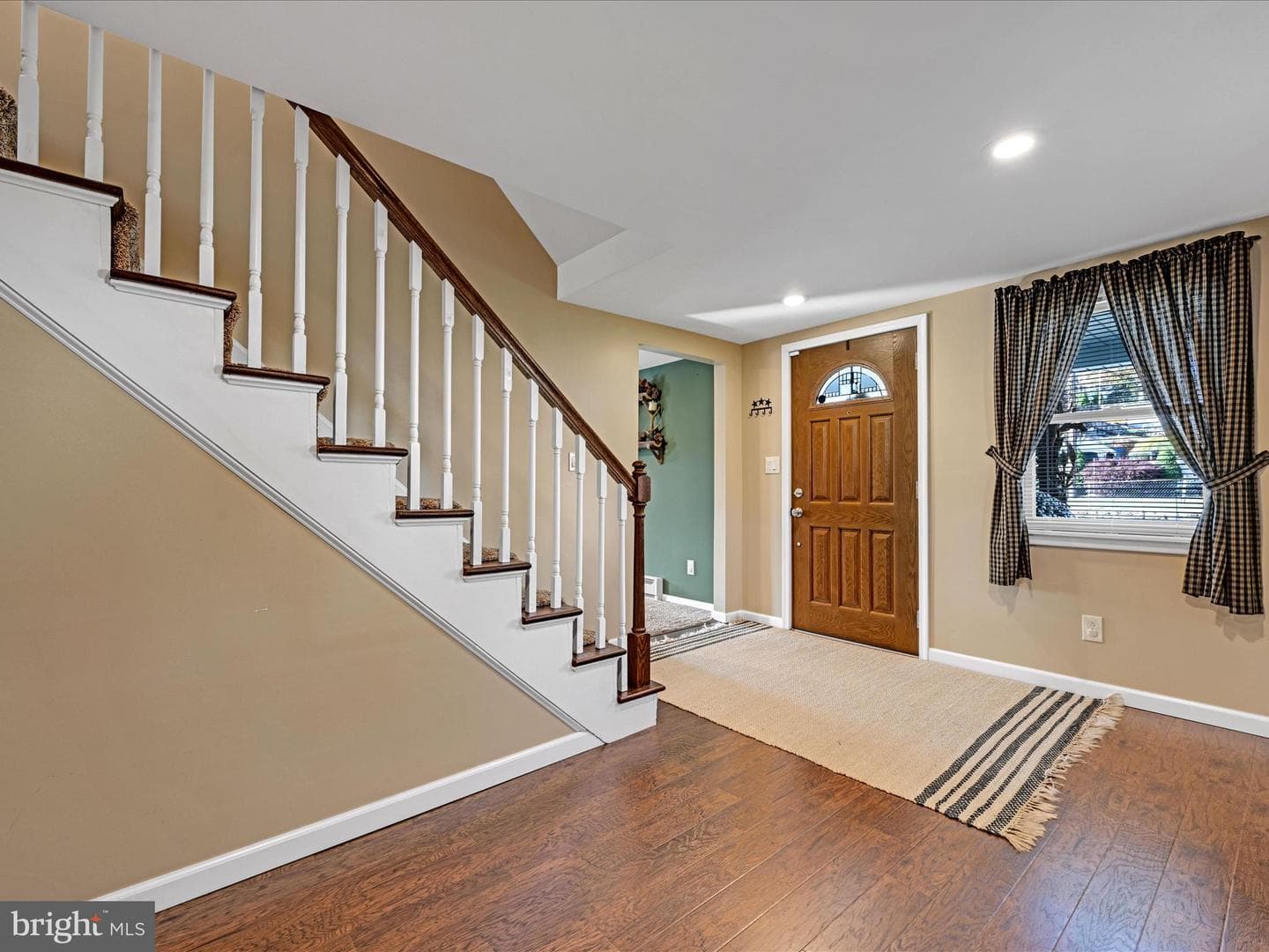 1160 Bunting Street photo 6