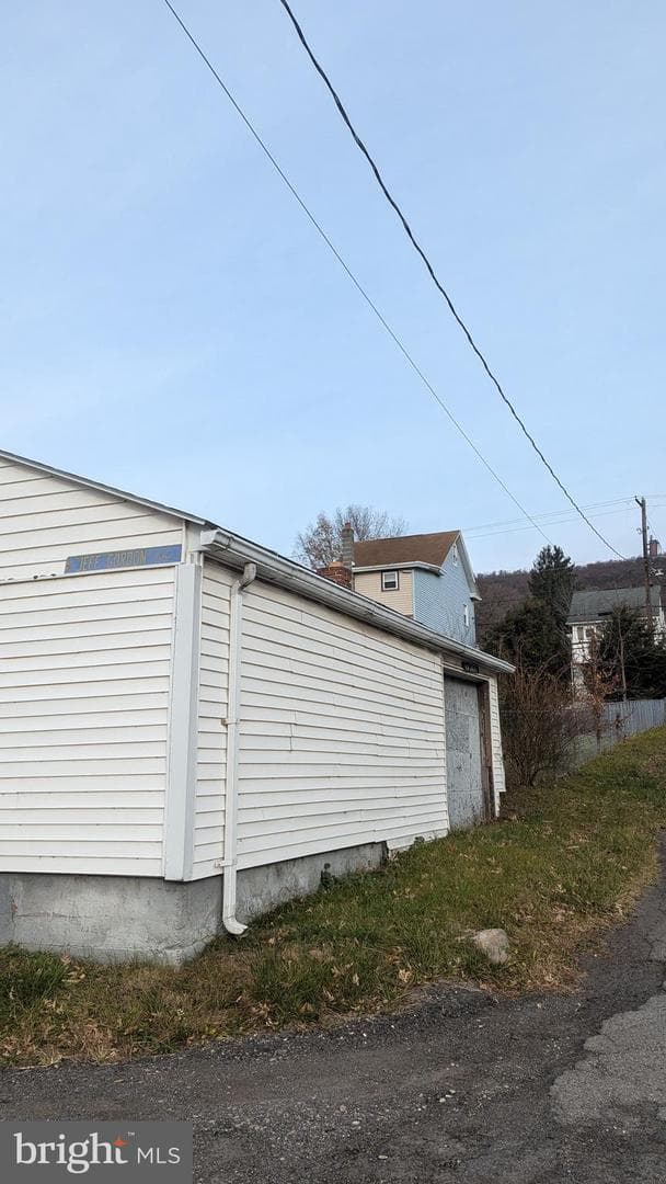 402 W Grand Avenue photo 6