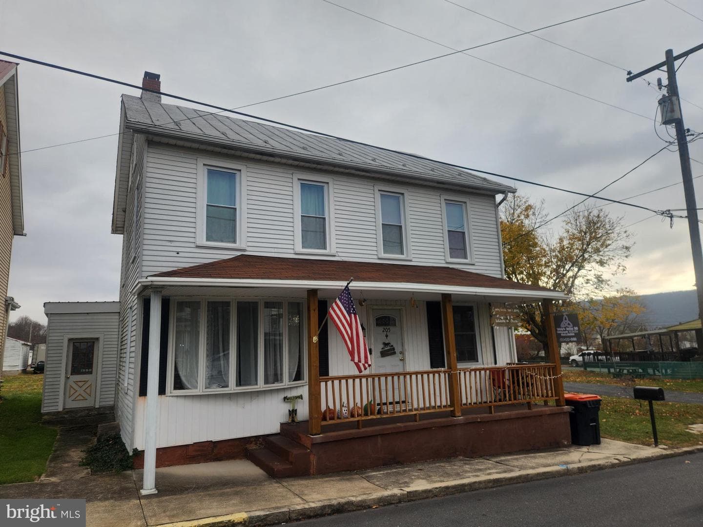 205 N Keystone Street photo 1