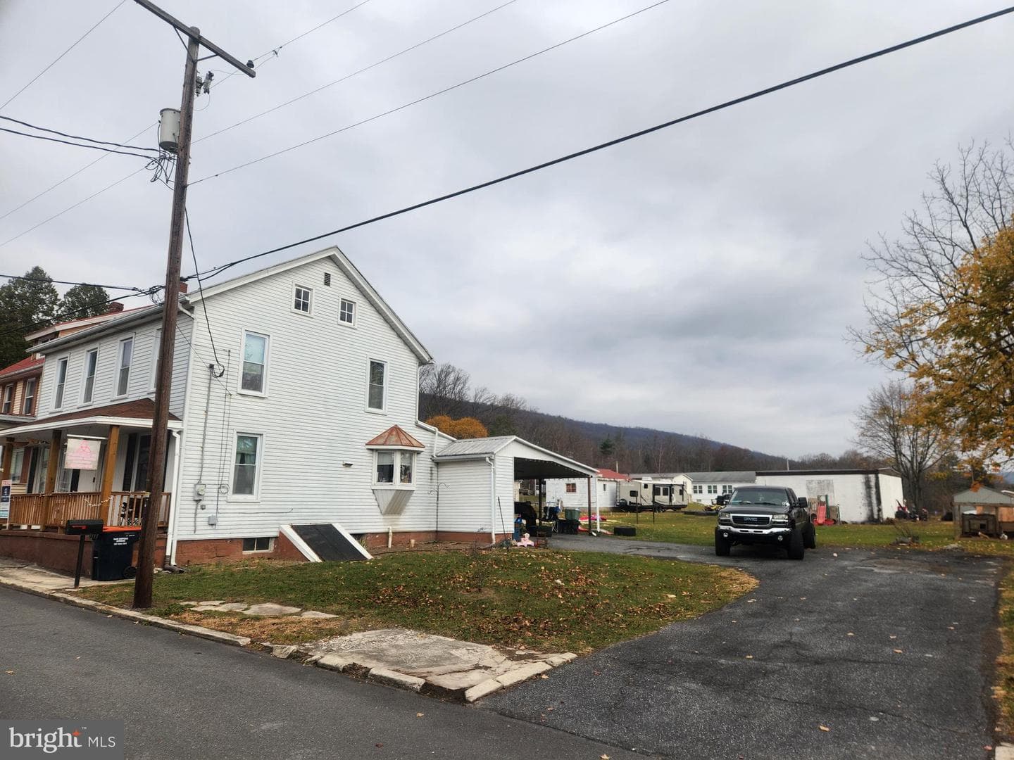 205 N Keystone Street photo 2