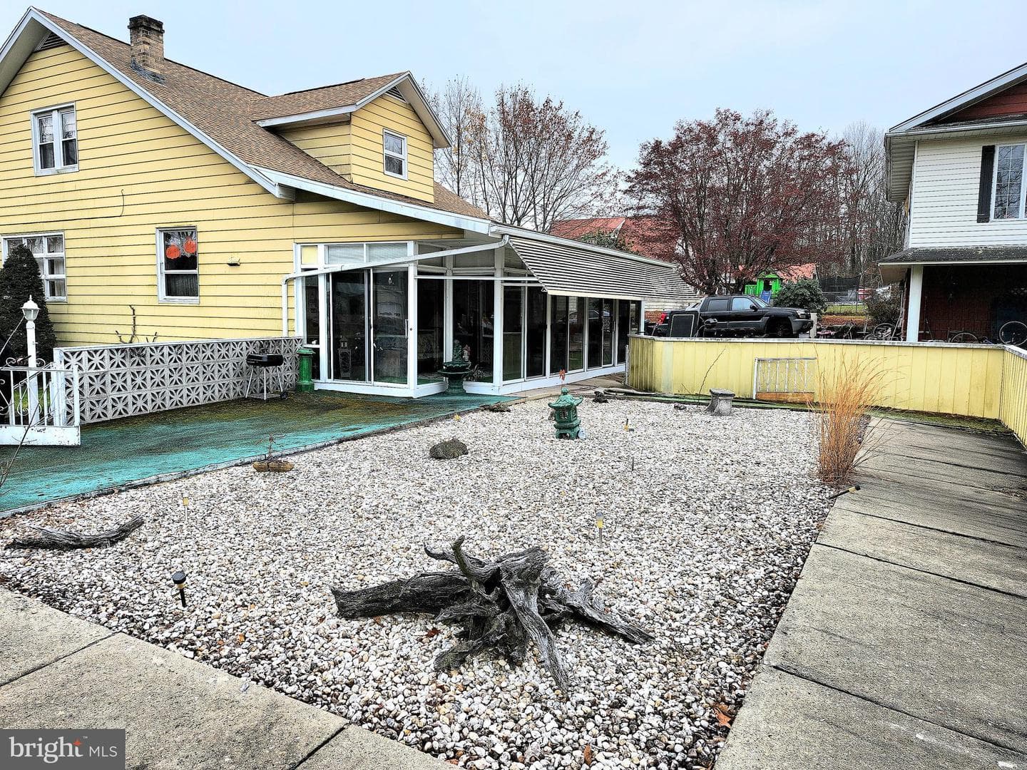 207 Lincoln Drive photo 8