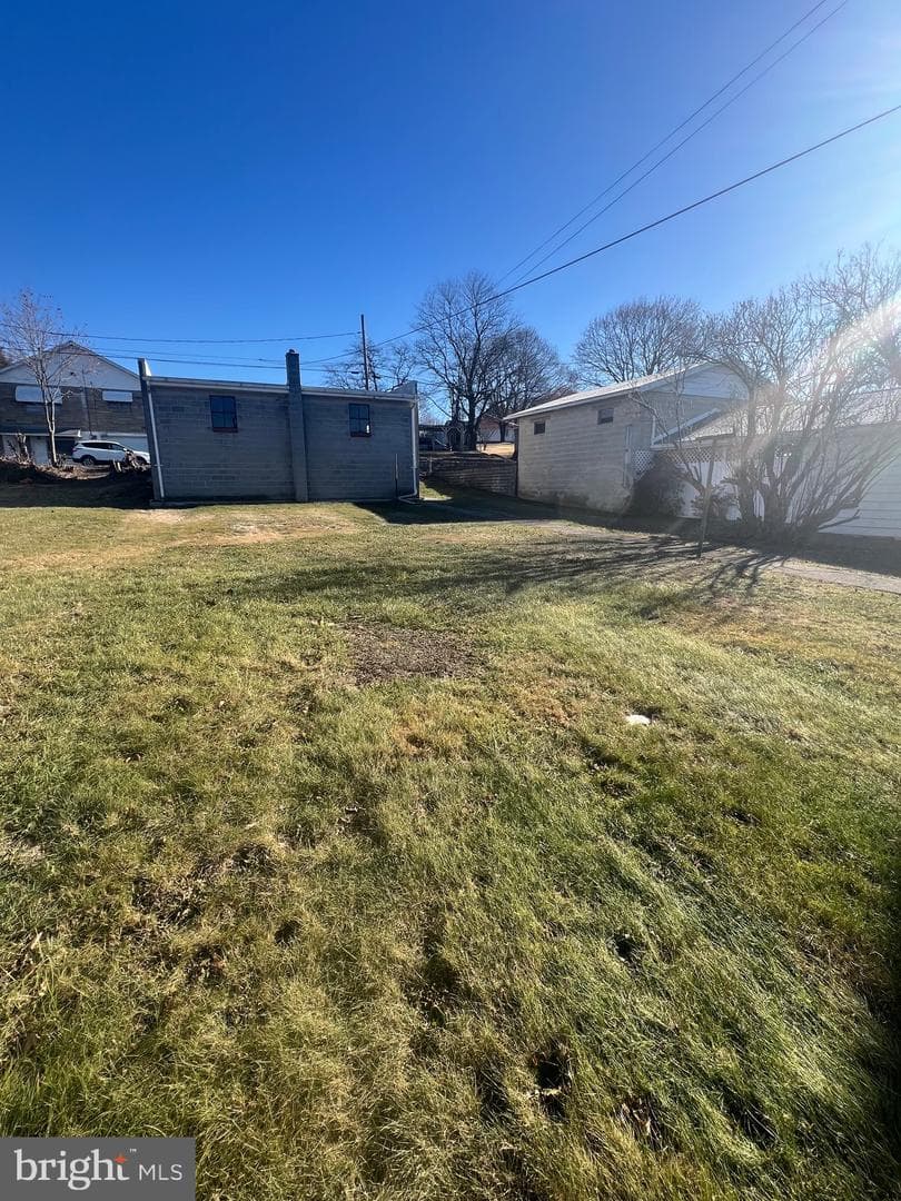 318 E Railroad Avenue photo 26