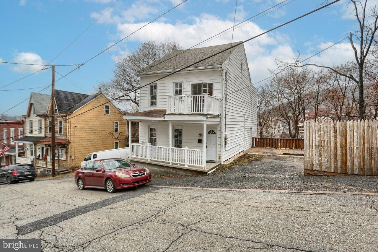 401 W Race Street photo 1