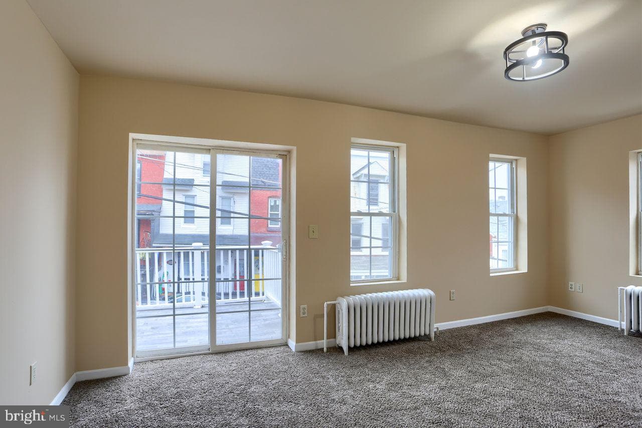 401 W Race Street photo 24