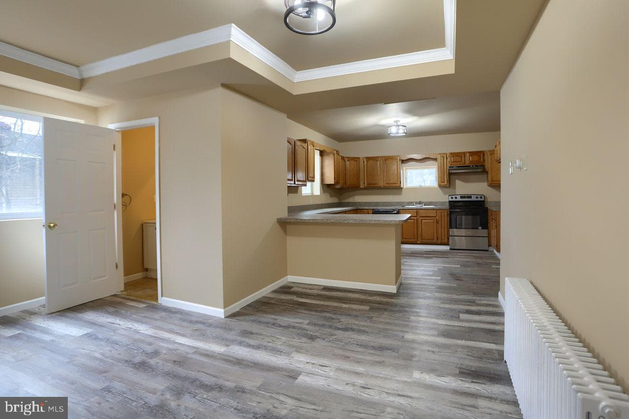 401 W Race Street photo 7