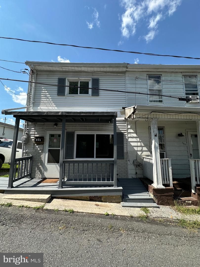 206 Middle Street photo 2