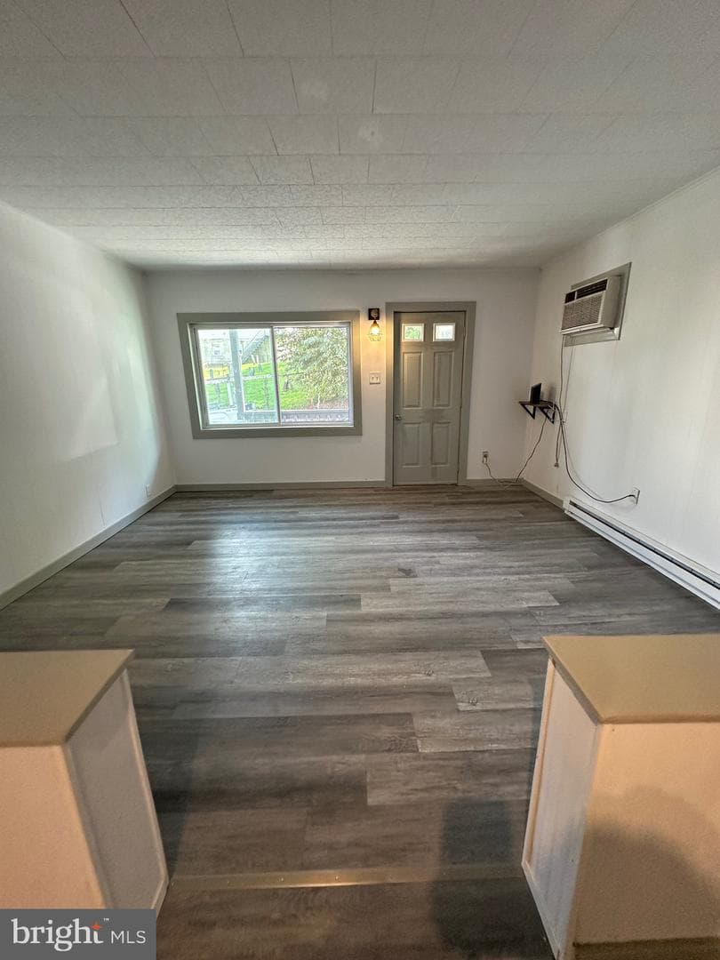 206 Middle Street photo 4