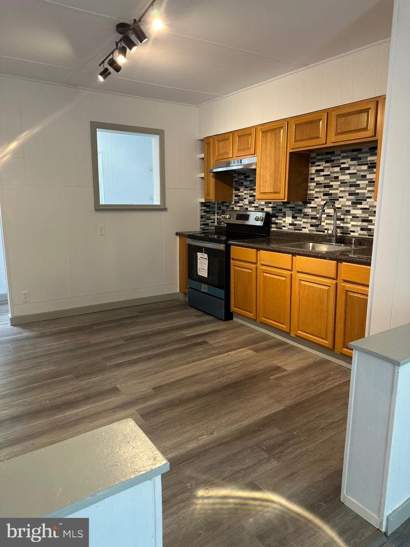 206 Middle Street photo 8
