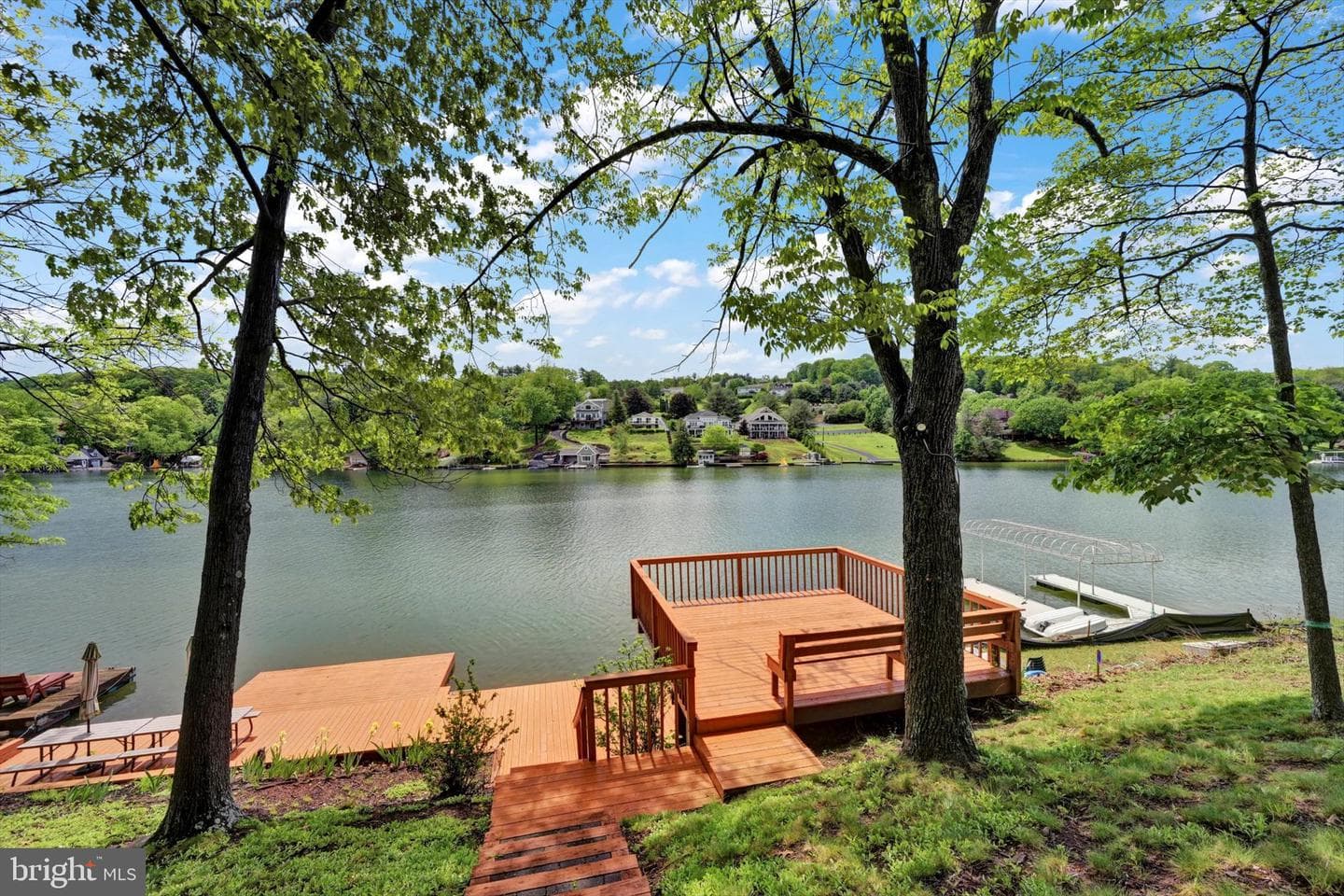 1494 Wynonah Drive photo 3