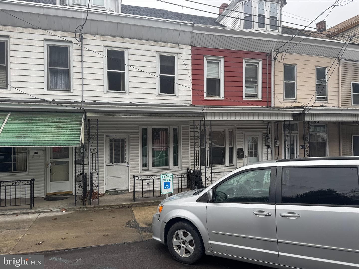 1216 E Centre Street photo 1