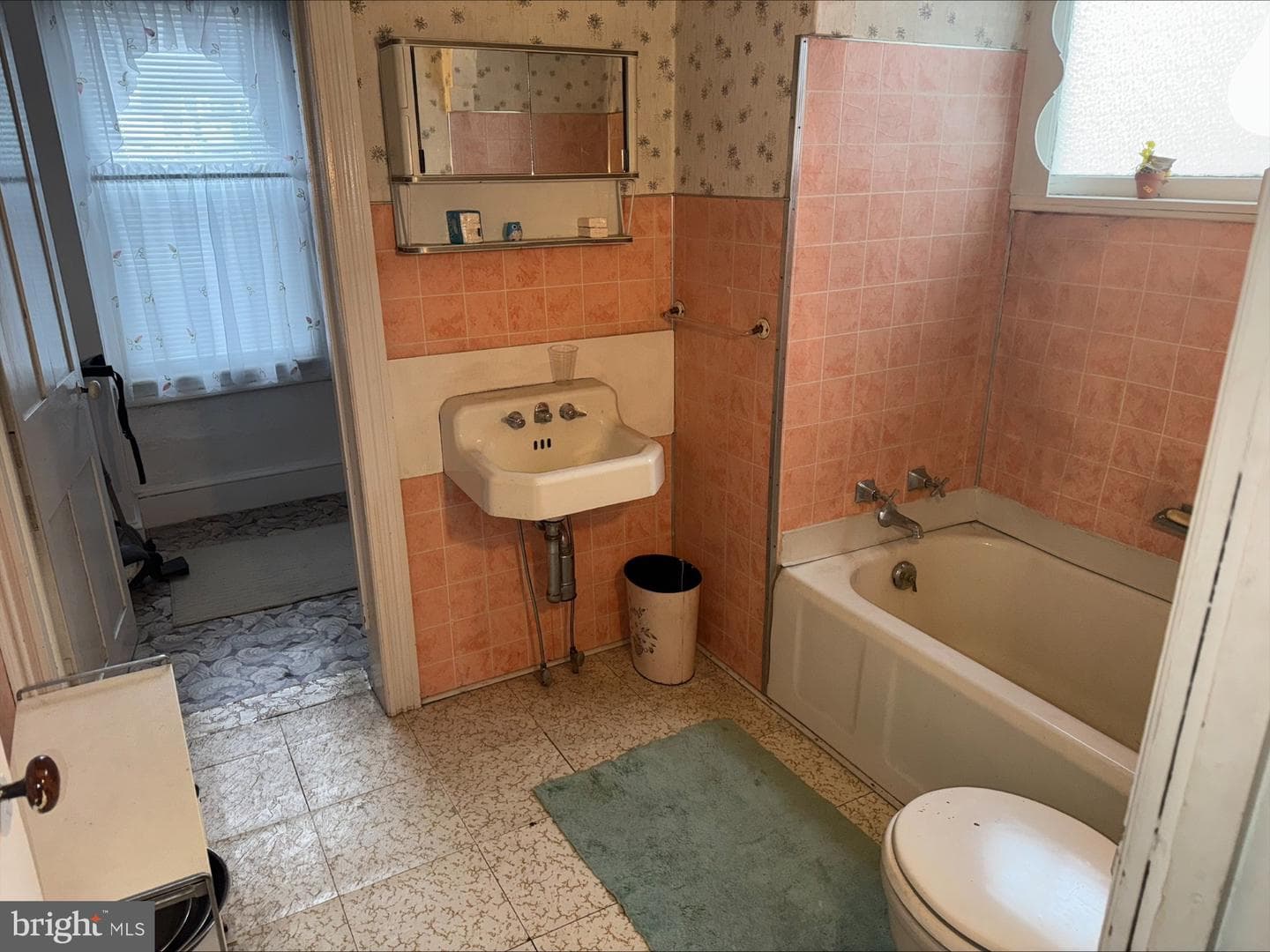 1216 E Centre Street photo 13