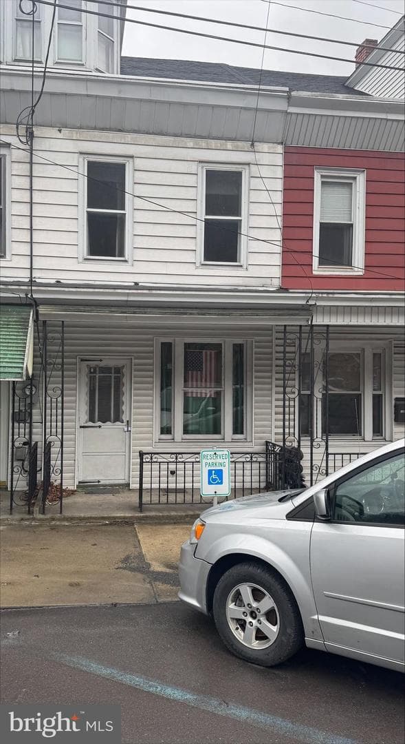 1216 E Centre Street photo 2