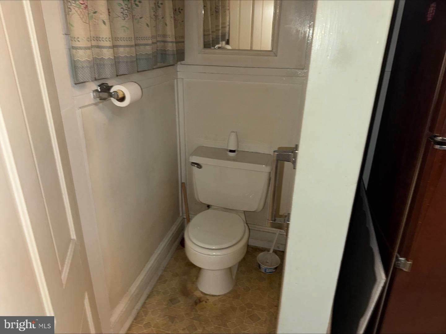 1216 E Centre Street photo 9