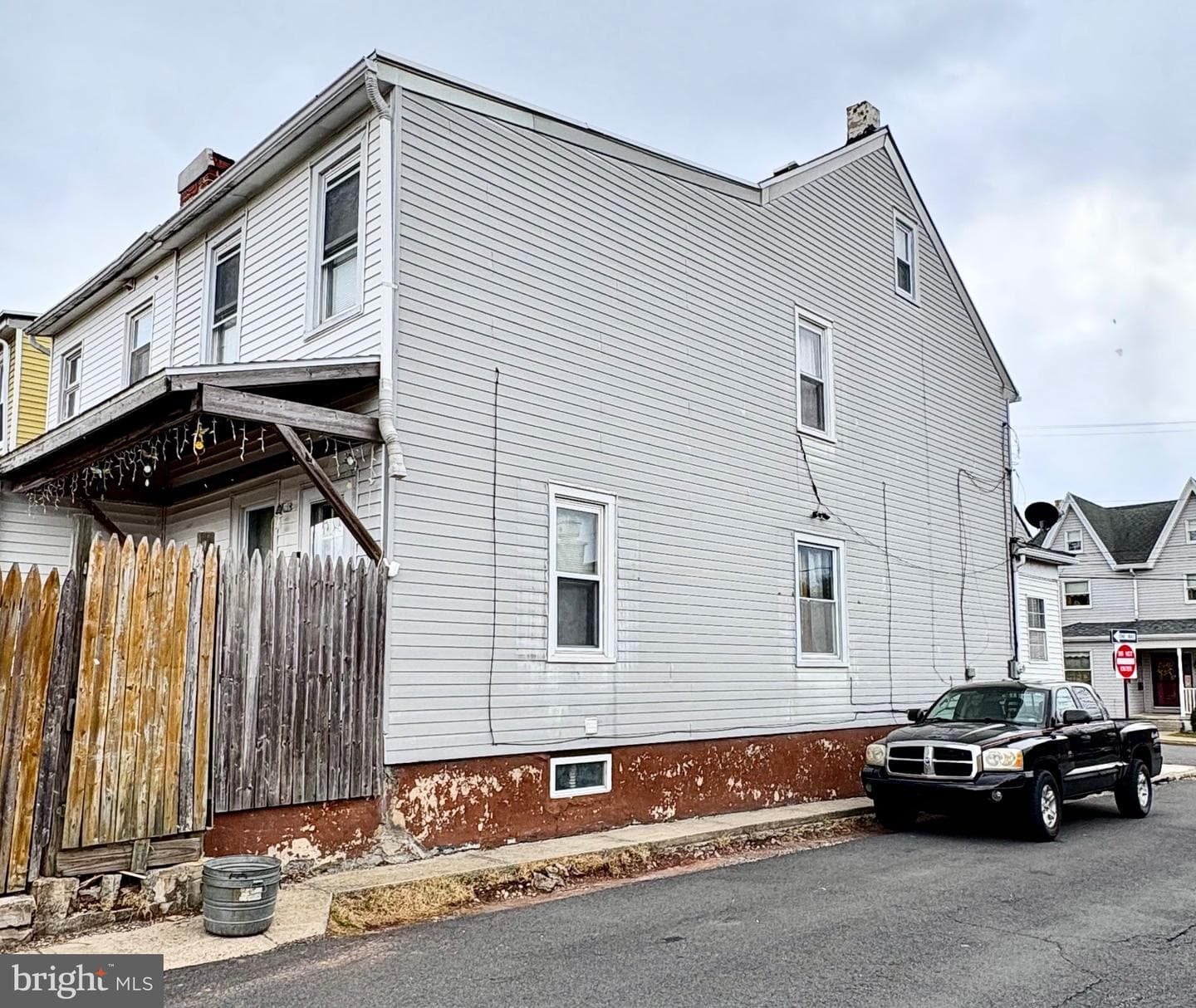 531 W Chestnut Street photo 13