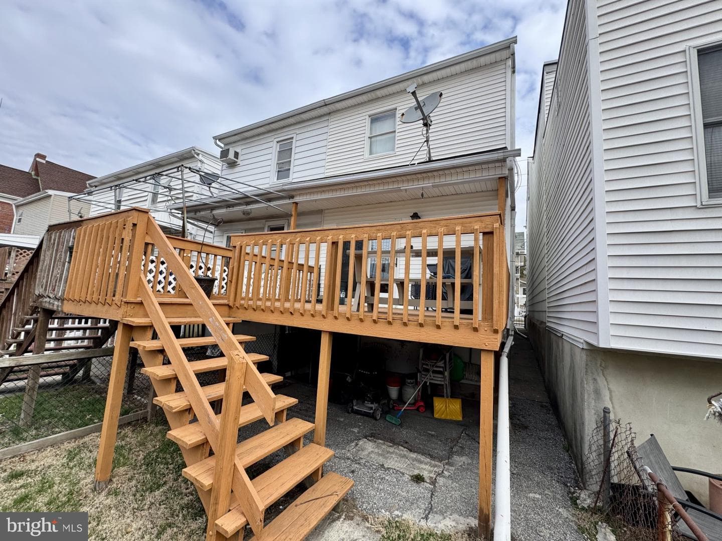233 Carbon Street photo 13