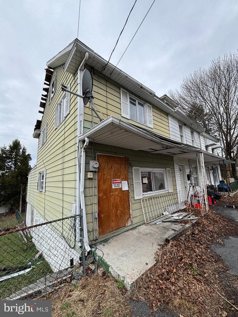 6 W Walnut Street, Middleport