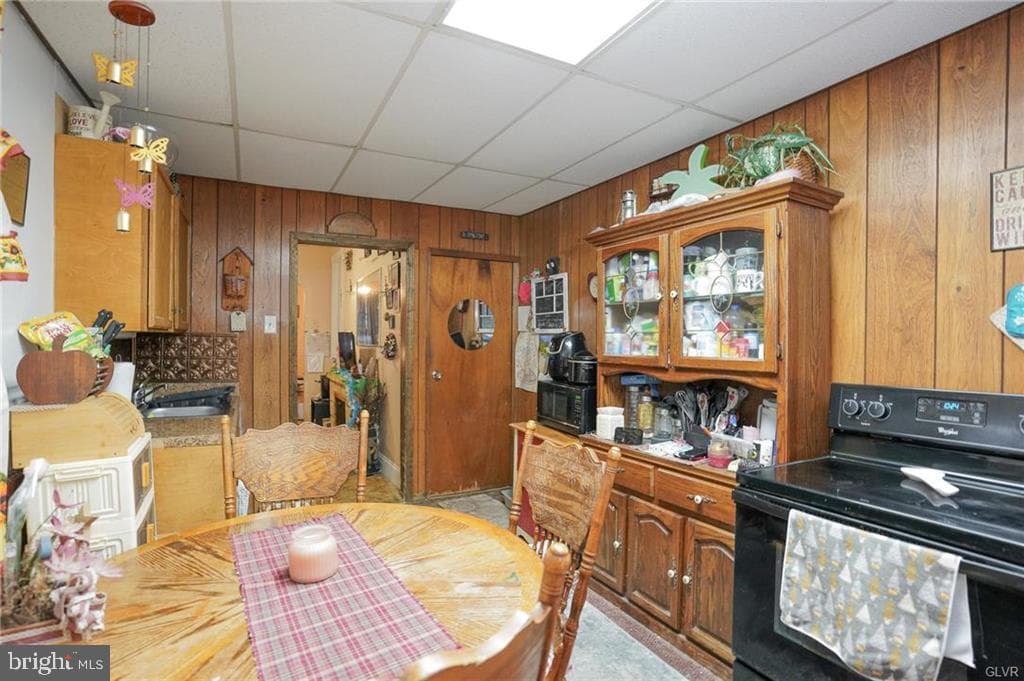648 Arlington Street photo 10