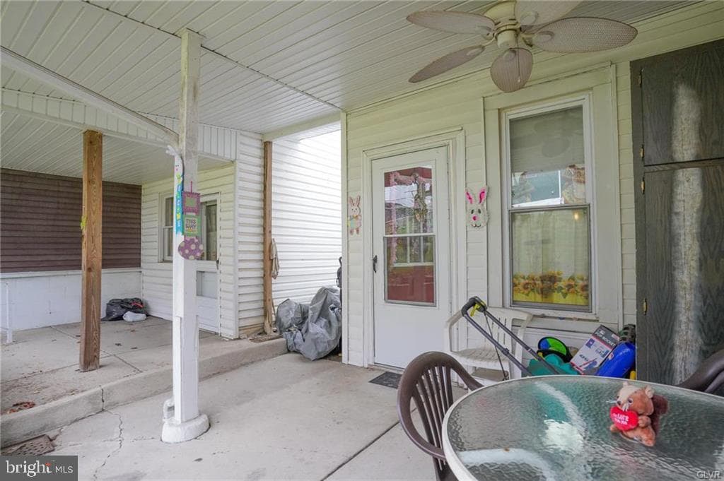 648 Arlington Street photo 11