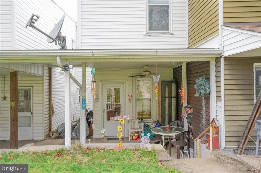 648 Arlington Street photo 14