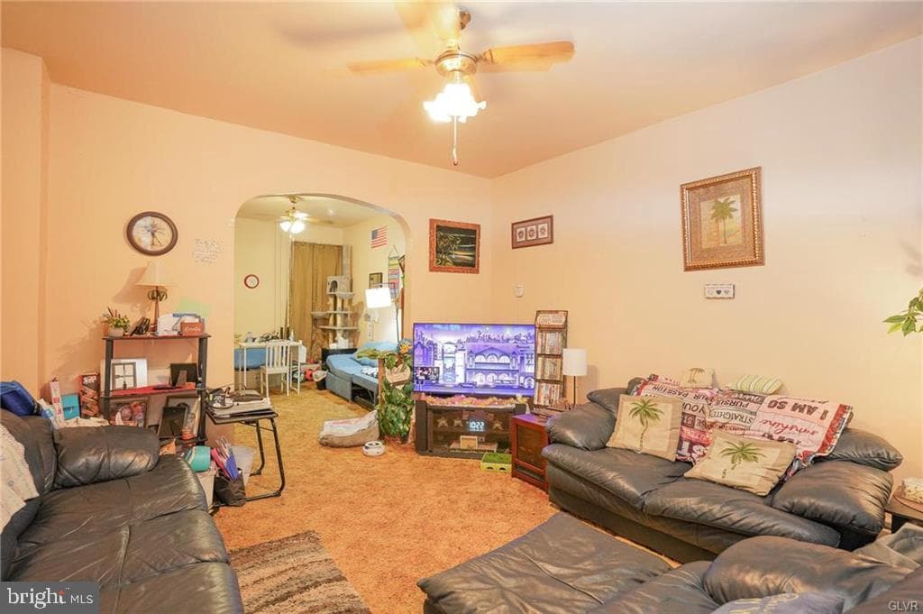 648 Arlington Street photo 4