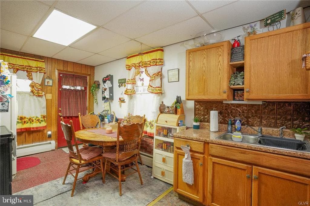 648 Arlington Street photo 9