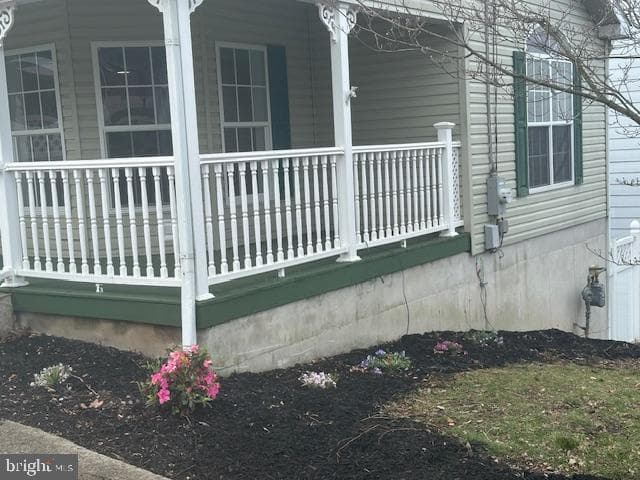 1015 W Race Street photo 2