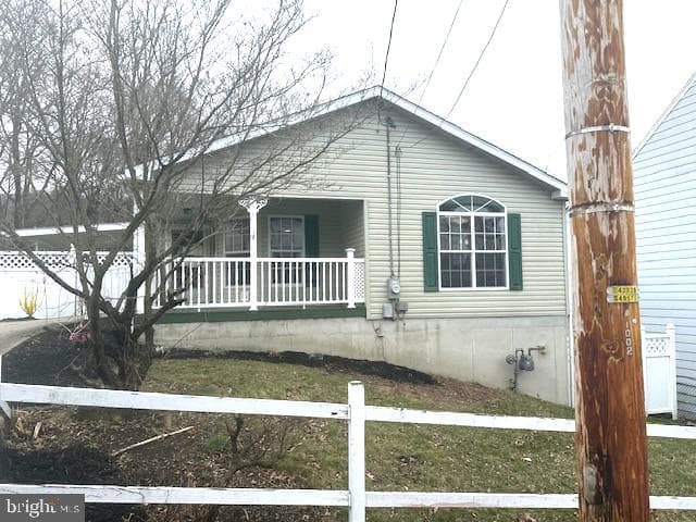 1015 W Race Street photo 3
