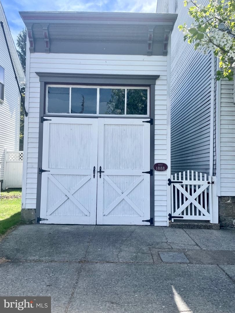 127 E Biddle Street photo 2
