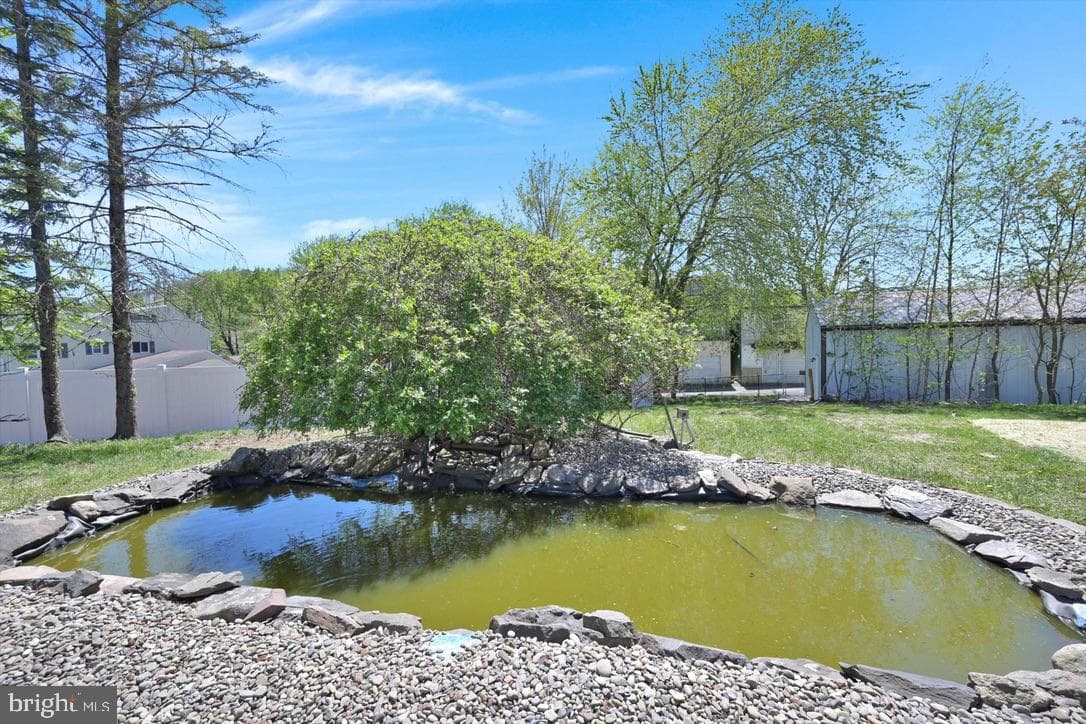 330 E Centre Street photo 12