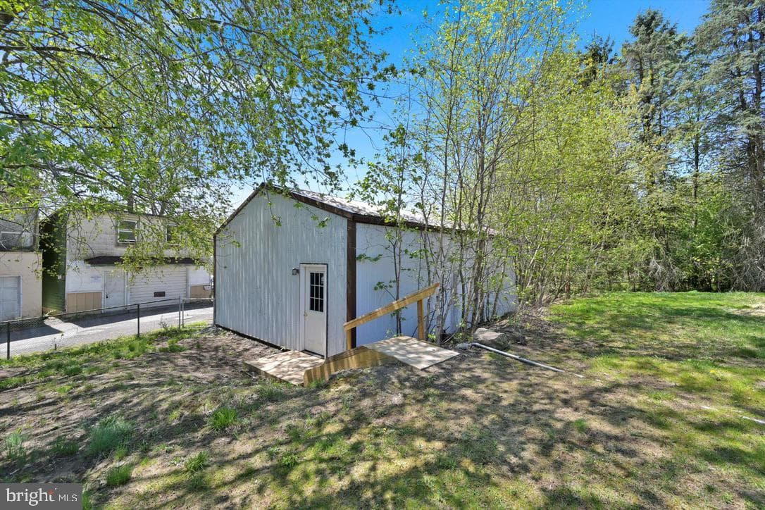 330 E Centre Street photo 16