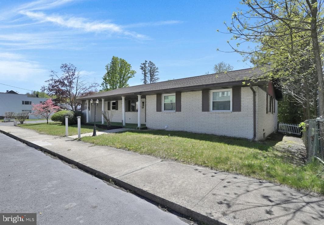 330 E Centre Street photo 3