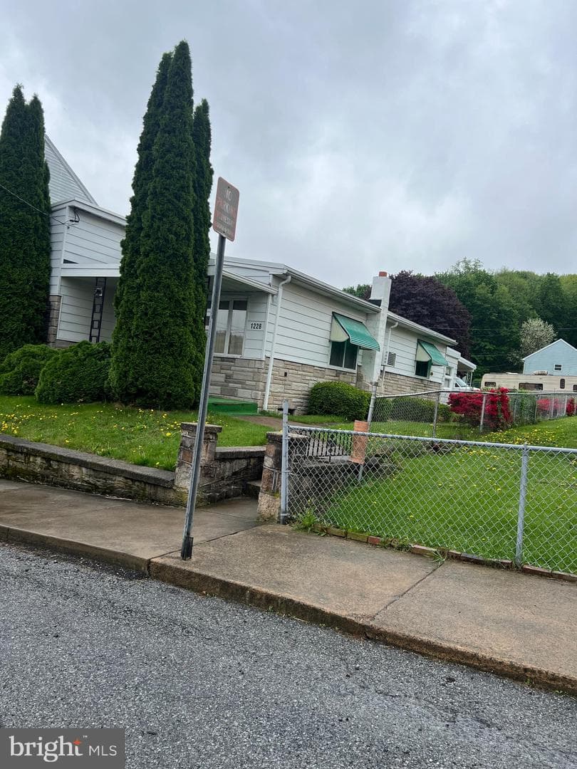 1228 Spruce Street photo 1