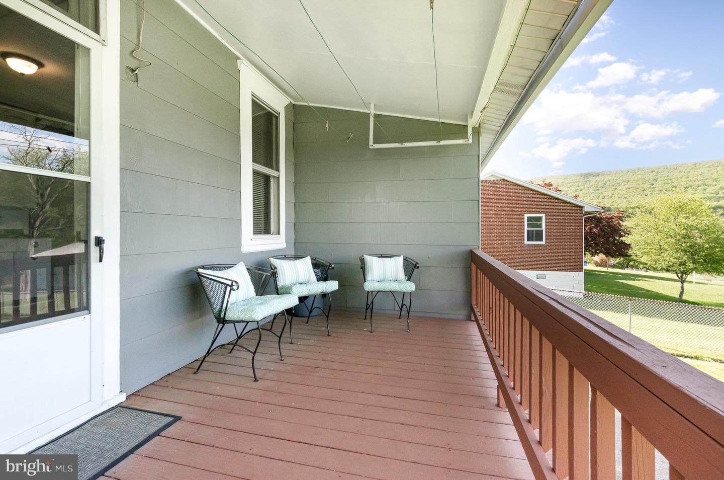 407 Greenwood photo 18