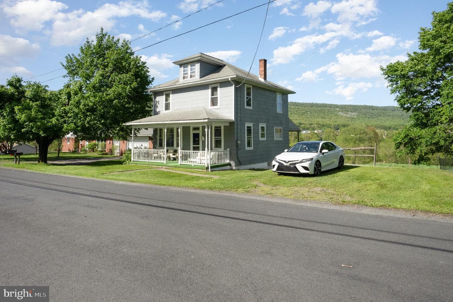 407 Greenwood photo 2