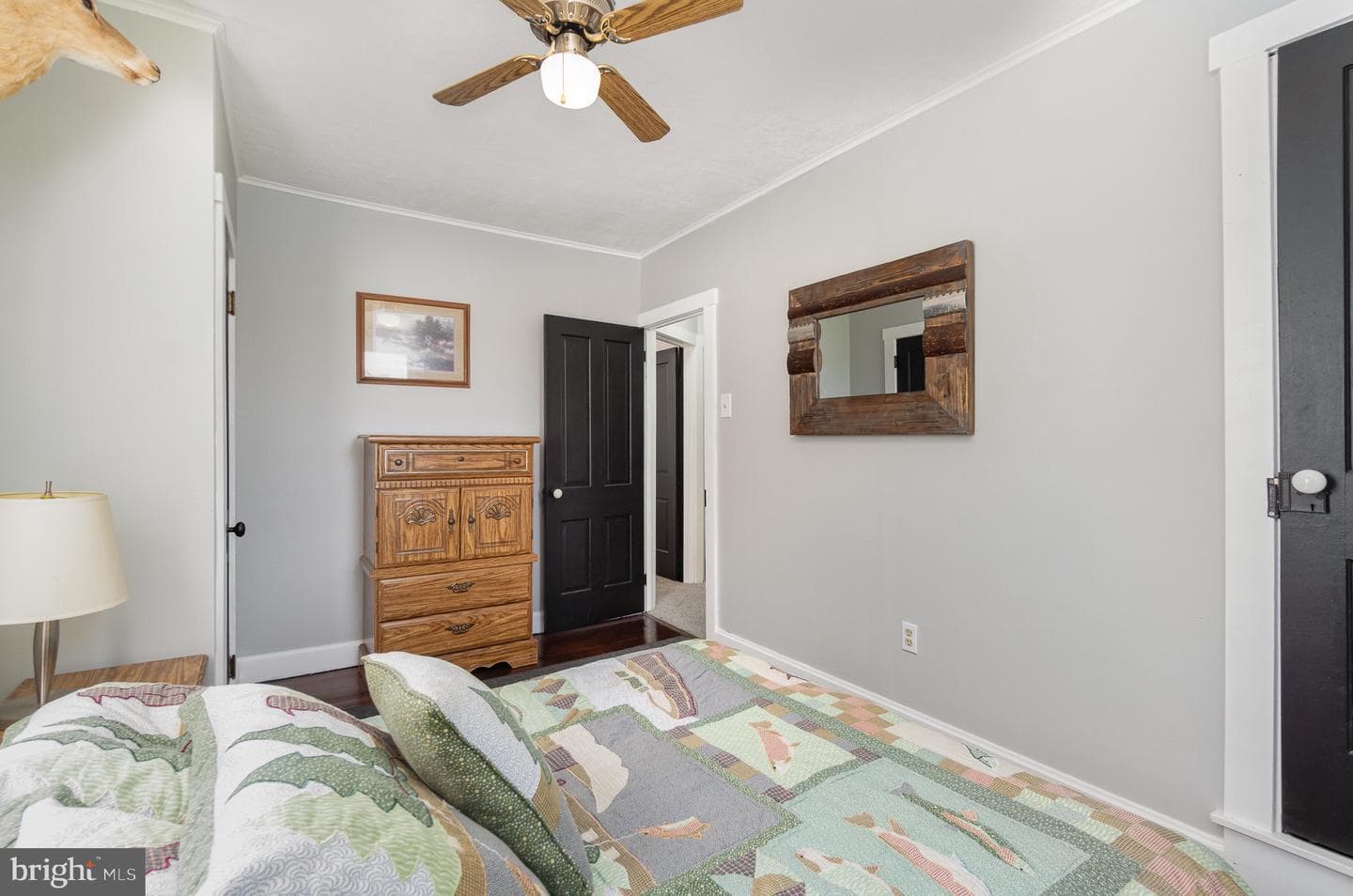 407 Greenwood photo 22