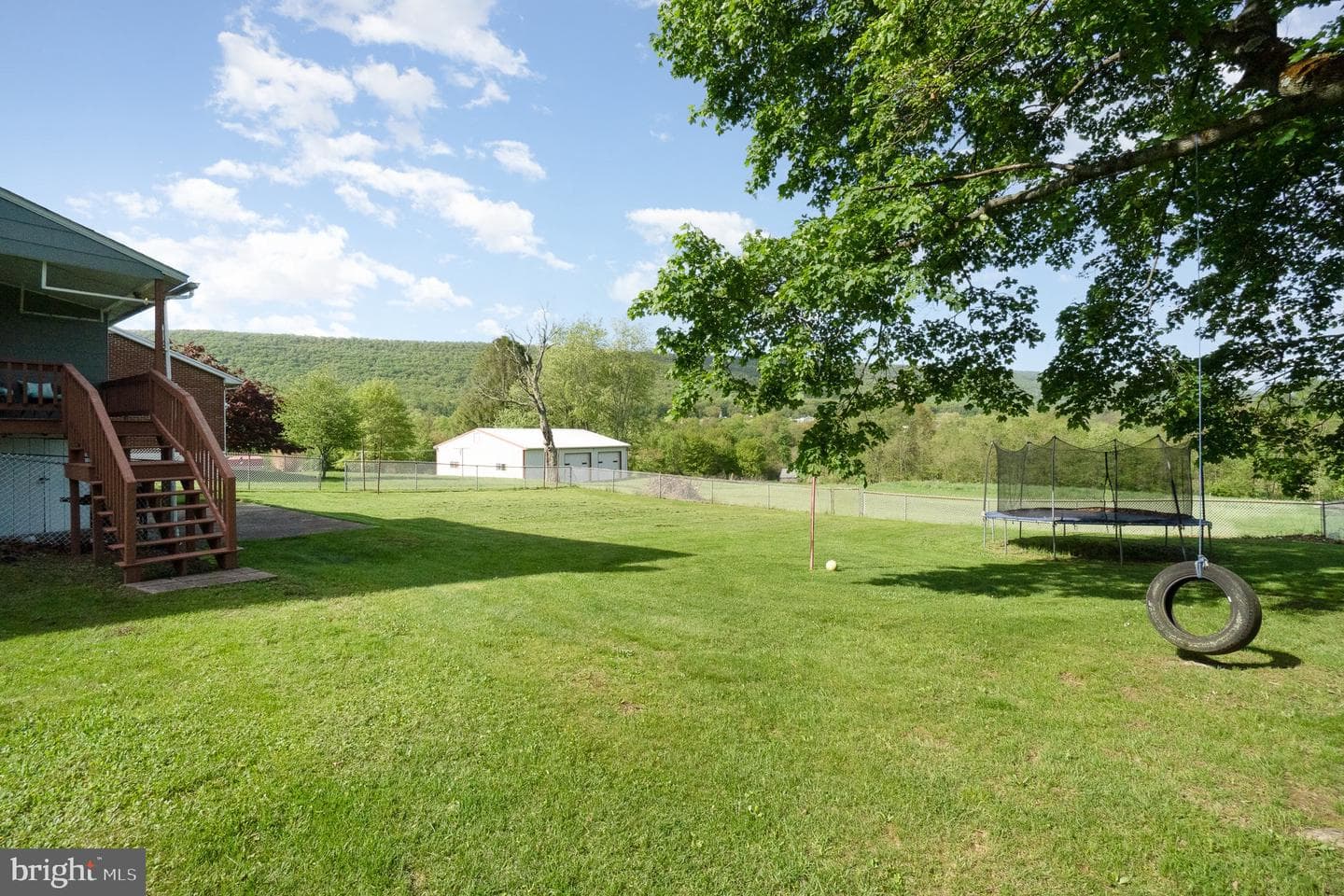 407 Greenwood photo 25