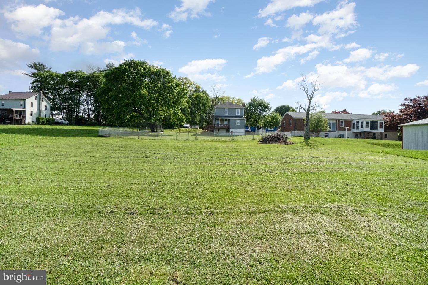 407 Greenwood photo 26