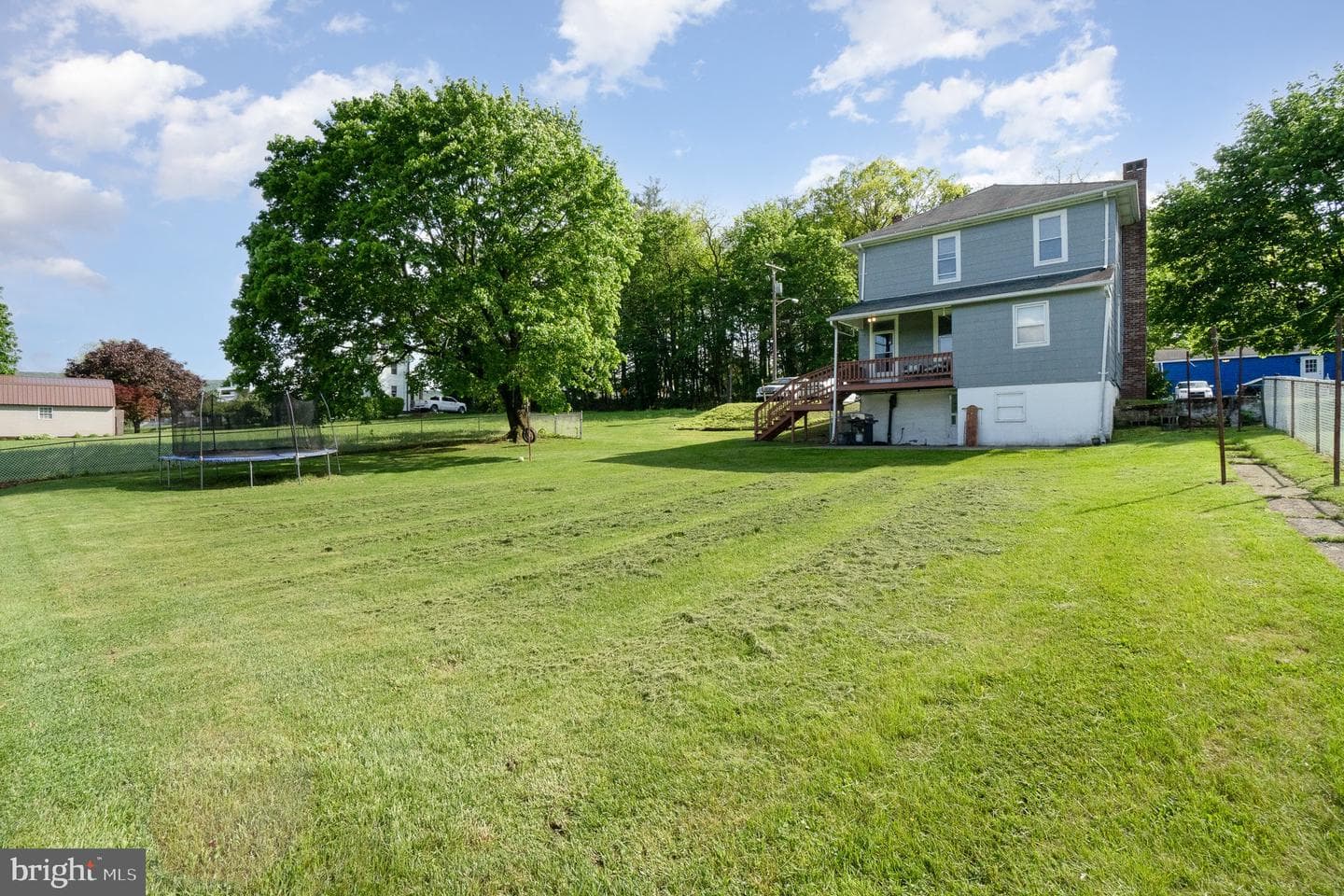 407 Greenwood photo 27