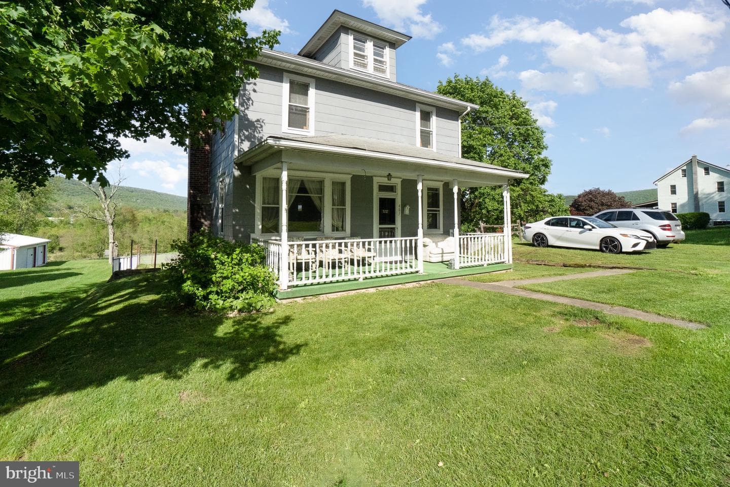 407 Greenwood photo 3