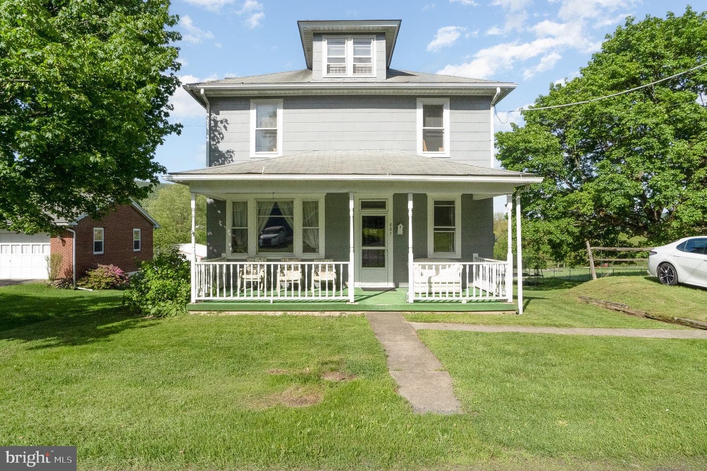 407 Greenwood photo 4