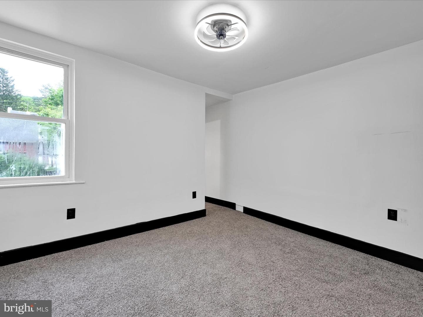 1420 W Walnut Street photo 22