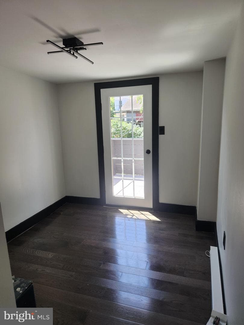 1420 W Walnut Street photo 24