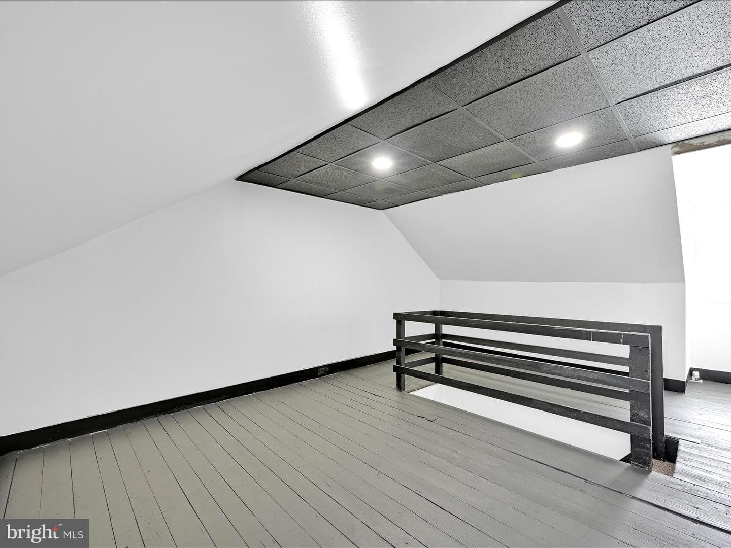 1420 W Walnut Street photo 27