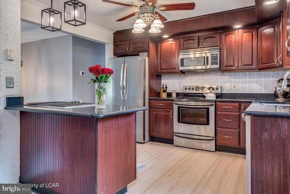 552 Willow Street photo 16