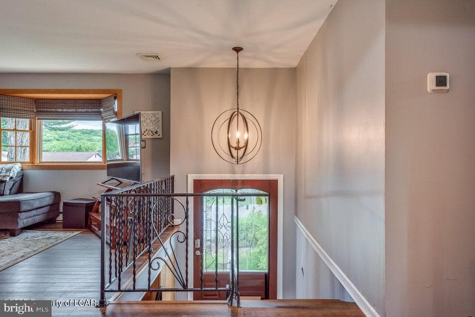 552 Willow Street photo 4