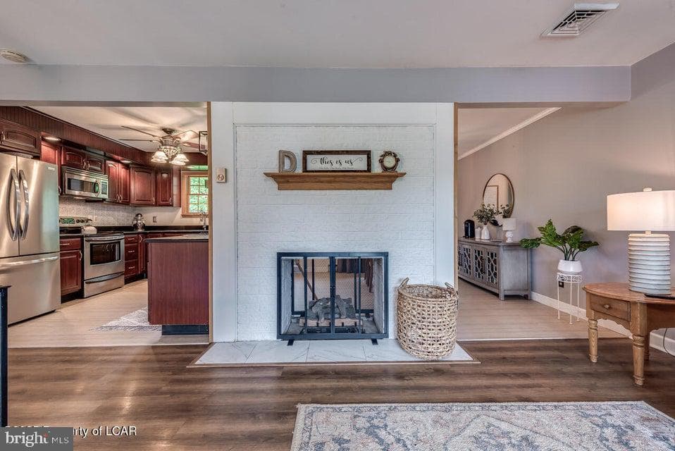 552 Willow Street photo 9