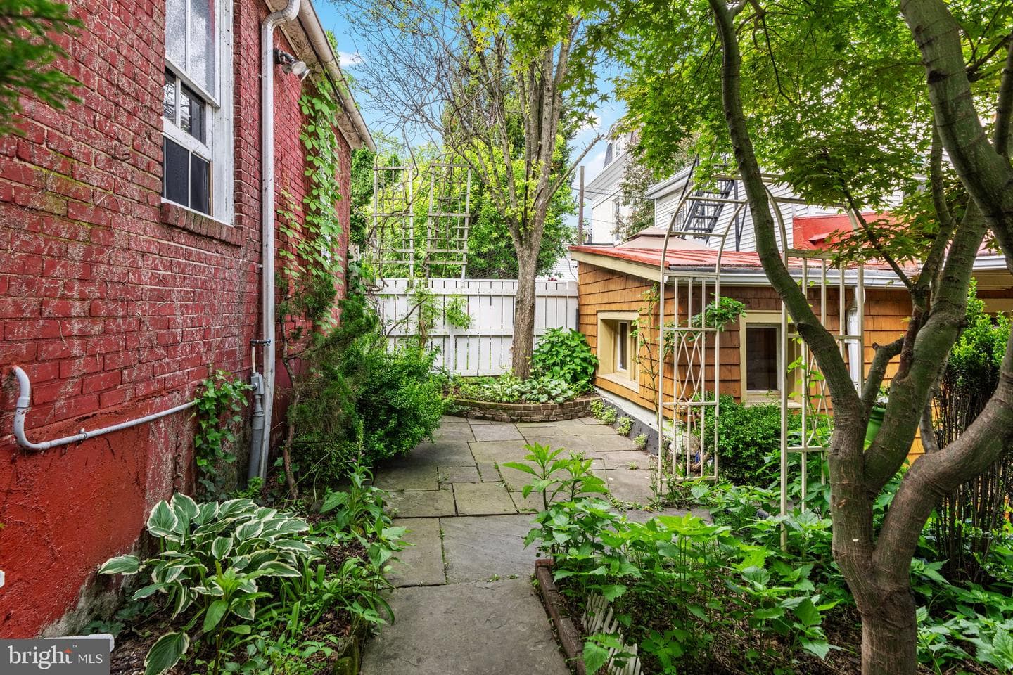 611 W Market Street photo 40