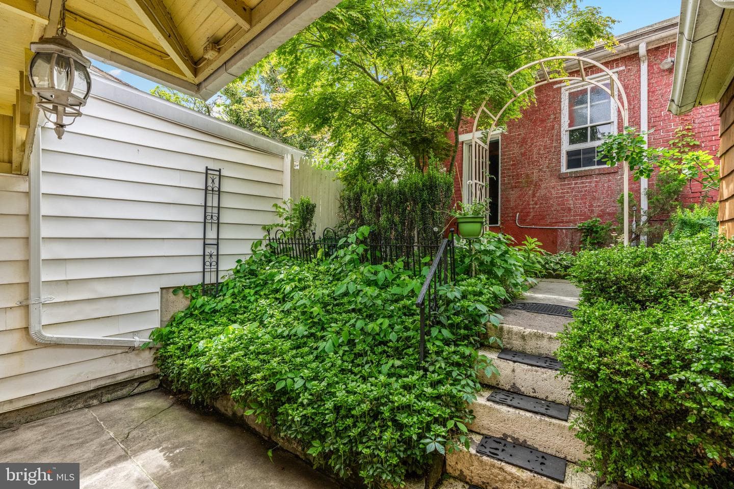 611 W Market Street photo 45