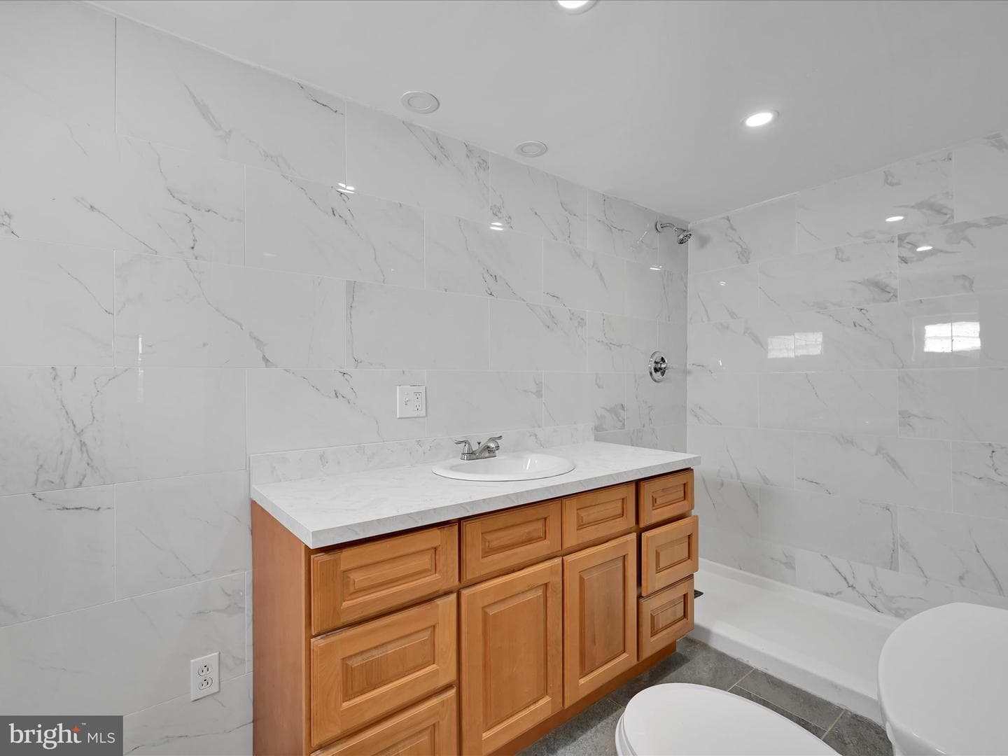 231 S Lehigh Avenue photo 11