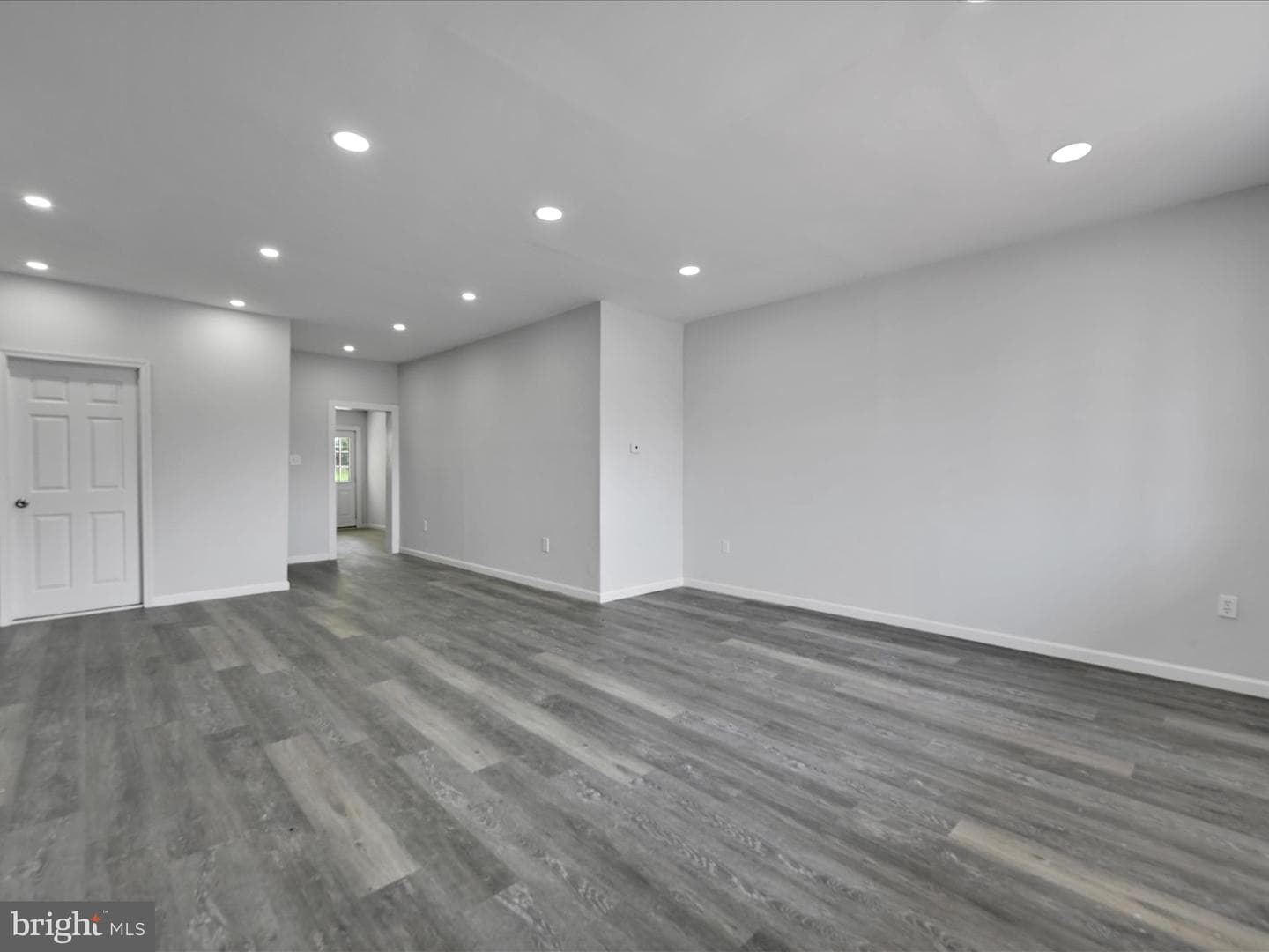 231 S Lehigh Avenue photo 3